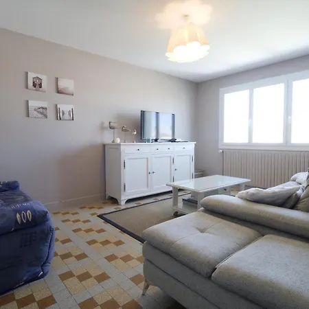 Holiday home Grande Maison Pour 10 Proche De La Saint-Gilles-Croix-de-Vie