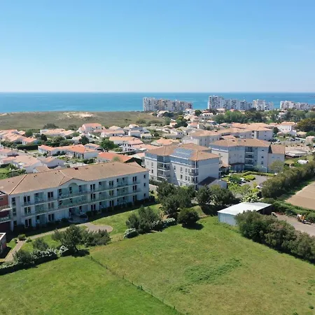Holiday home Grande Maison Pour 10 Proche De La *